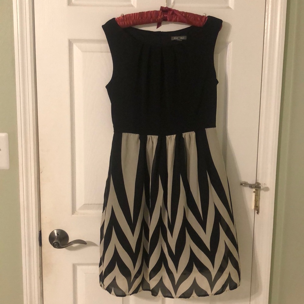 Roz & Ali Black and Cream Dress